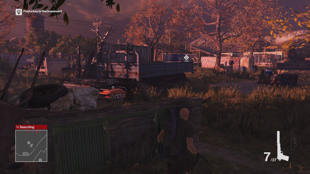 Hitman: The Complete First Season (PlayStation 4) screenshot: Episode 5: Sneaking up to the lone guard