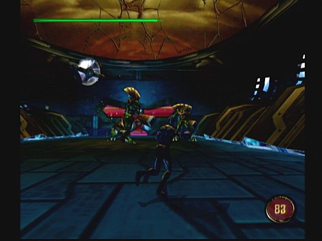 MDK 2 (Dreamcast) screenshot: Kurt shoots up some bad guys.