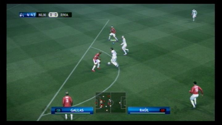 PES 2010: Pro Evolution Soccer (PlayStation 3) screenshot: You can zoom in on the camera, but it will make it harder to notice your players for a pass.