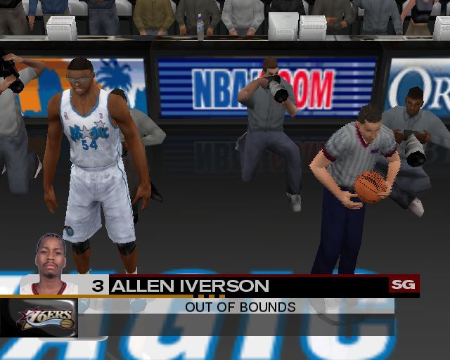 NBA 2K3 (PlayStation 2) screenshot: The background characters are well done, there's even a dancing team mascot somewhere