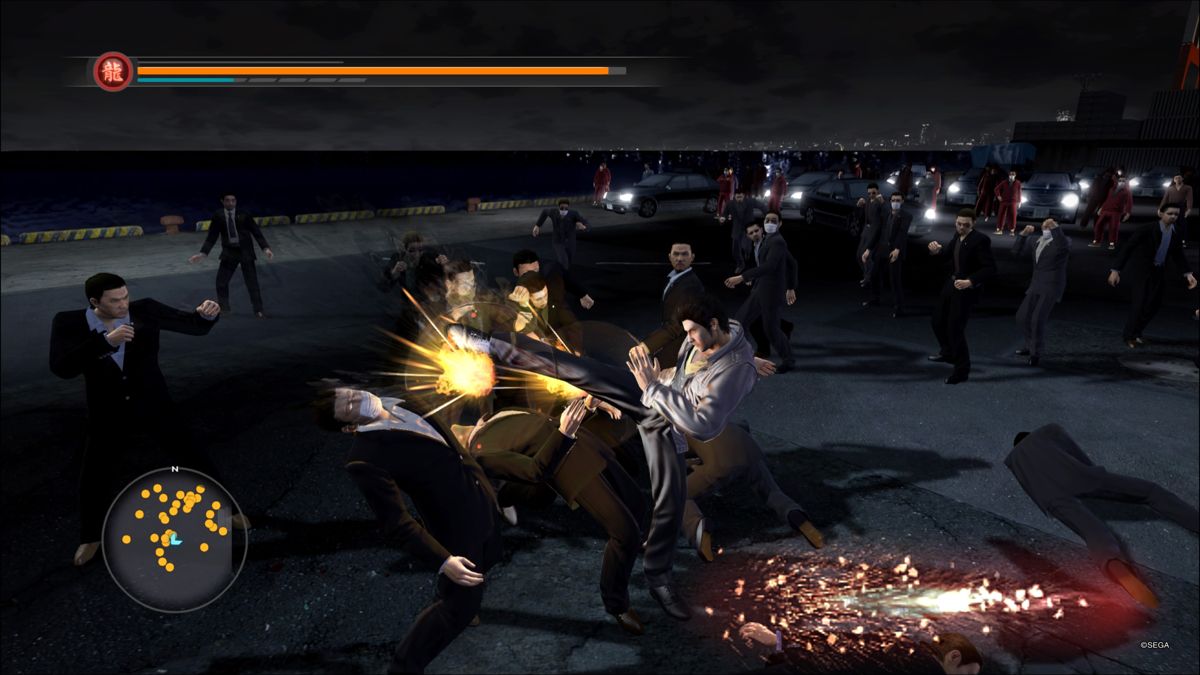 Yakuza 5 (PlayStation 4) screenshot: Kiryu versus the army of yakuza