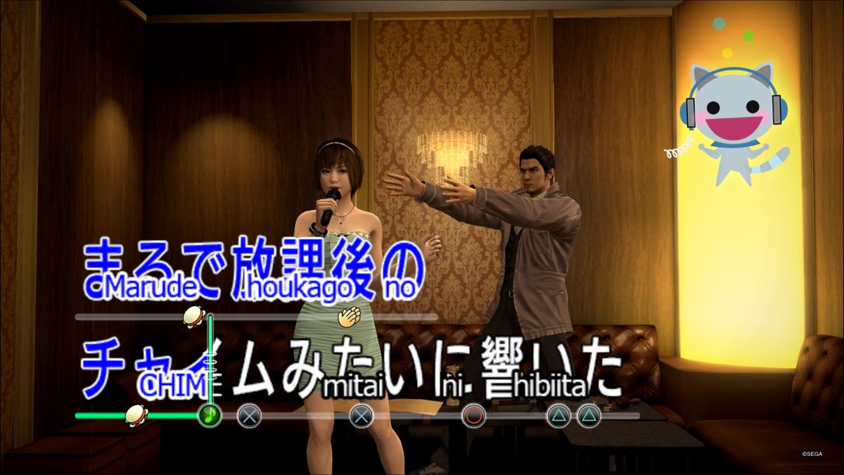 Yakuza 5 (PlayStation 4) screenshot: Kiryu complementing Riku's singing with his quirky cheering dance