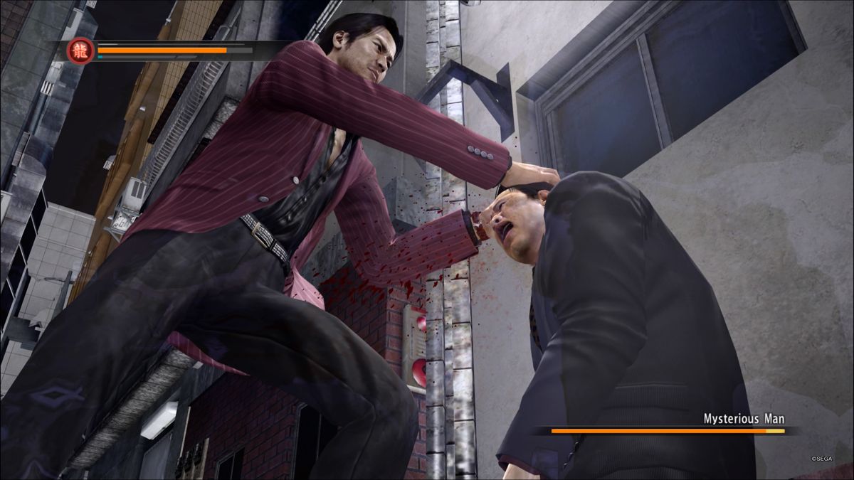Yakuza 5 (PlayStation 4) screenshot: Nighttime is the time to get attacked by various hooligans, but that can only be their undoing