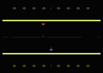 Quarxon (Atari 8-bit) screenshot: Starting a level with 8 droids each, and one layer of bunker.