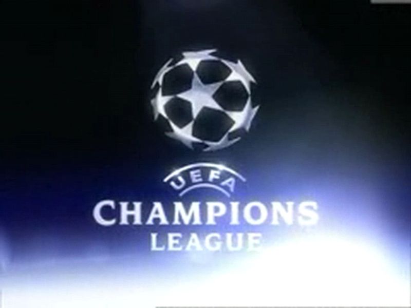 UEFA Champions League 2004-2005 (Windows) screenshot: The intro, the same as broadcasted before matches in that season.