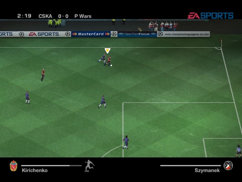 UEFA Champions League 2004-2005 (Windows) screenshot: Running down the wing.