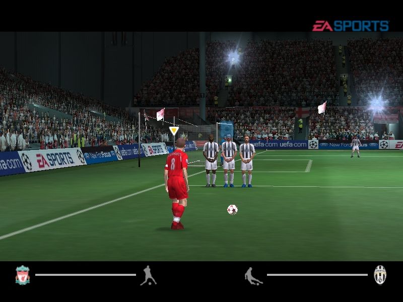 UEFA Champions League 2004-2005 (Windows) screenshot: While it's unlikely that a shot will result on goal, it's still possible to pass to a second man.