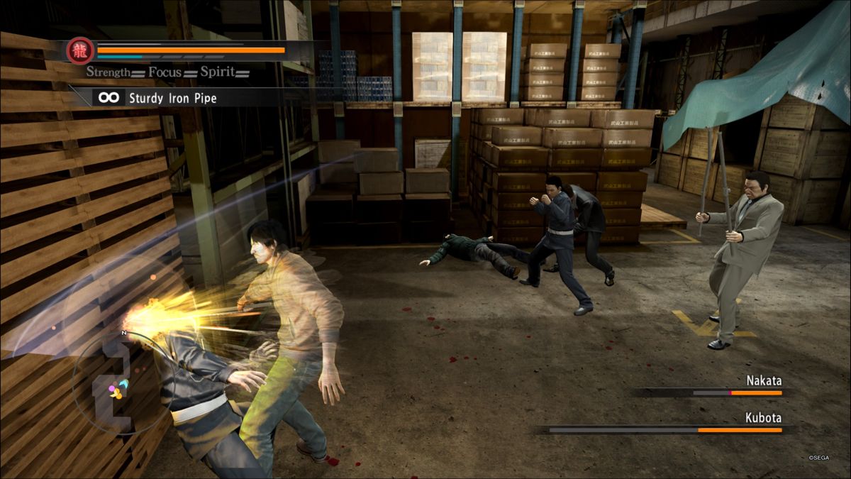 Yakuza 5 (PlayStation 4) screenshot: Shinada is master at wielding weapons