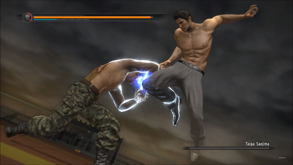 Yakuza 5 (PlayStation 4) screenshot: Kiryu versus Saejima