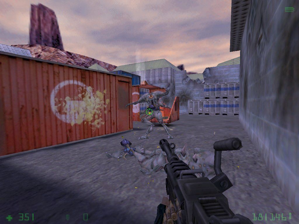Half-Life: Opposing Force (Windows) screenshot: These alien soldiers are shooting with some kind of "electro ants"