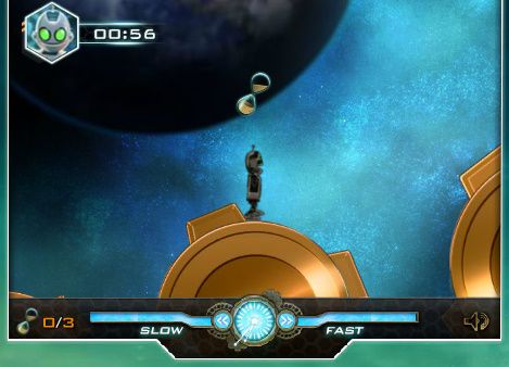 Ratchet and Clank Race Through Time (Browser) screenshot: Clank standing on a gear