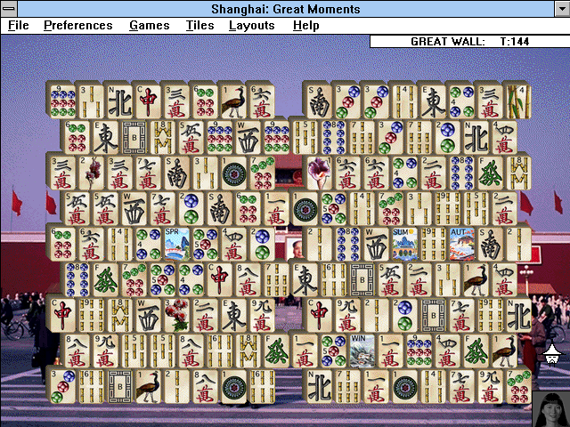 Shanghai: Great Moments (Windows 3.x) screenshot: In the Great Wall game variant, tiles will fall from the top to the bottom of the screen if they are not supported by other tiles.