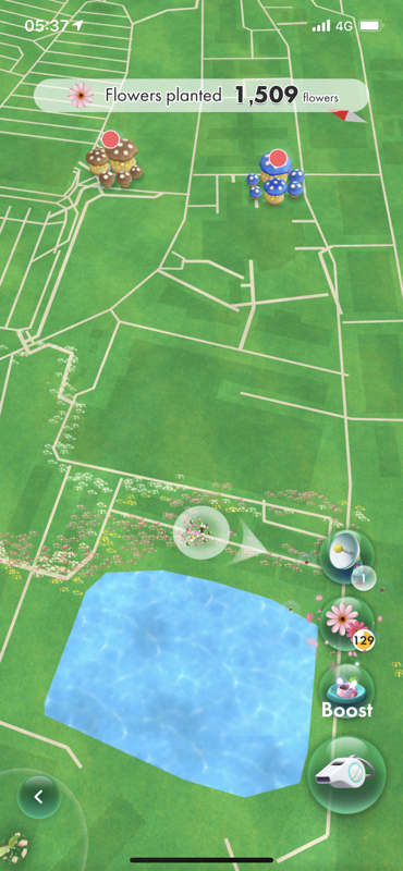 Pikmin Bloom (iPhone) screenshot: The mushrooms on the map are challenges, an activity for up to five players.