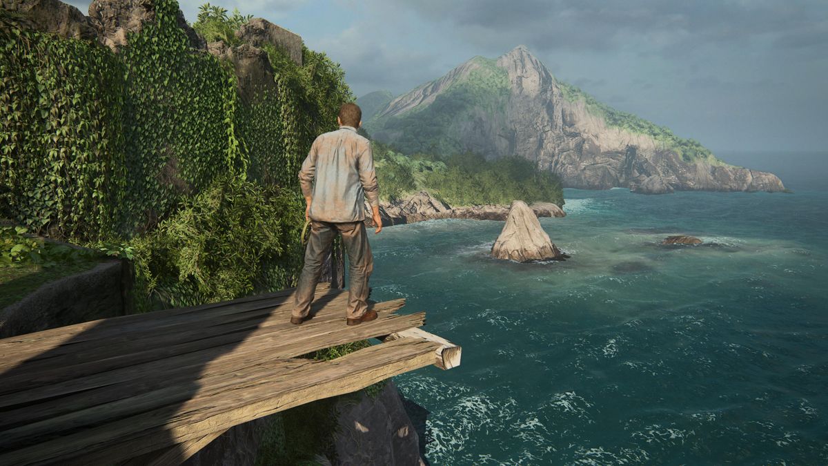 Uncharted: Digital Bundle (PlayStation 5) screenshot: Uncharted 4: Climbing the tower near the prison