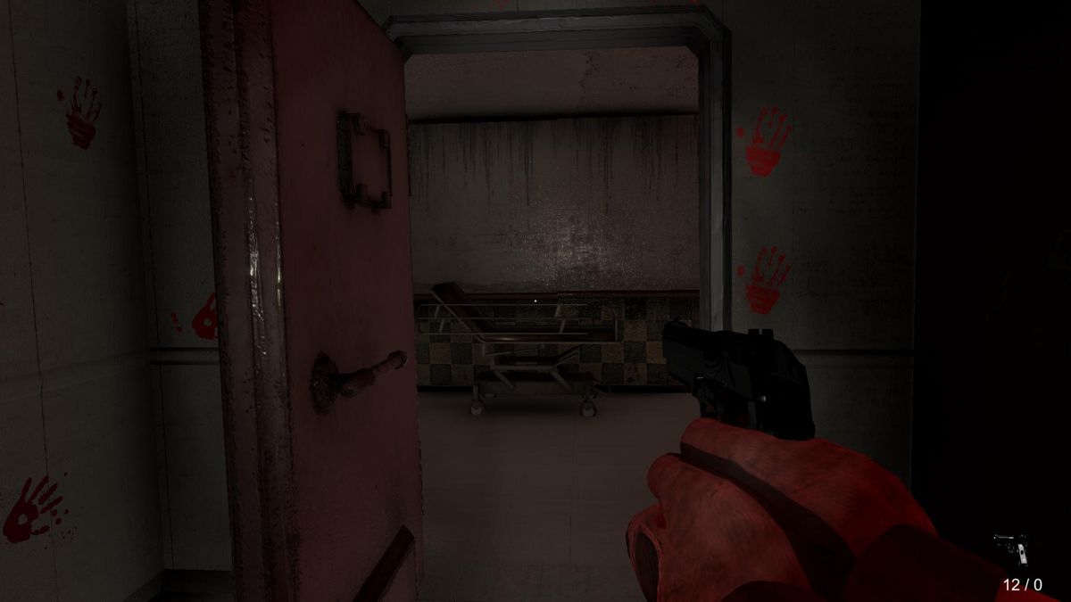Cursed Hospital (Windows) screenshot: Found a gun.