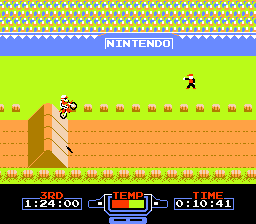Excitebike (NES) screenshot: A simple obstacle