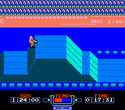 Excitebike (NES) screenshot: Wow, what an obstacle!