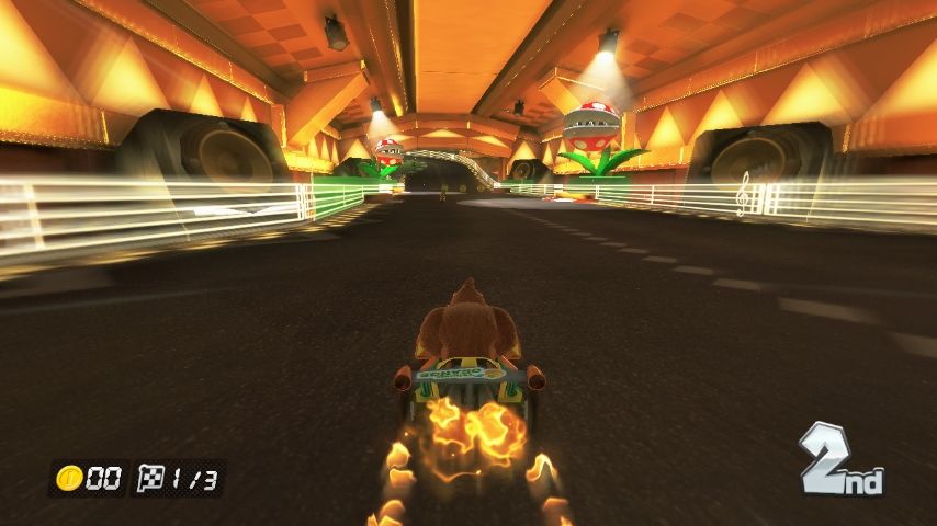 Mario Kart 8 (Wii U) screenshot: Racing (Gamepad perspective)