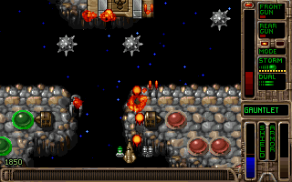 Tyrian (DOS) screenshot: Space mines