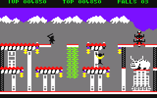 Bruce Lee (Amstrad CPC) screenshot: If you lay down on the floor enemies won't see you