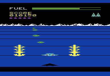 Buck Rogers: Planet of Zoom (VIC-20) screenshot: Watch out for those incoming saucers!