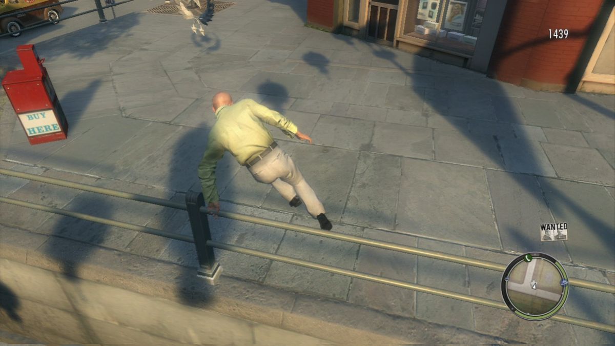 Mafia II: The Betrayal of Jimmy (PlayStation 3) screenshot: You can climb over certain walls and obstacles