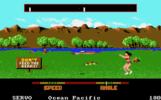 California Games (Atari ST) screenshot: Running for the flying disk