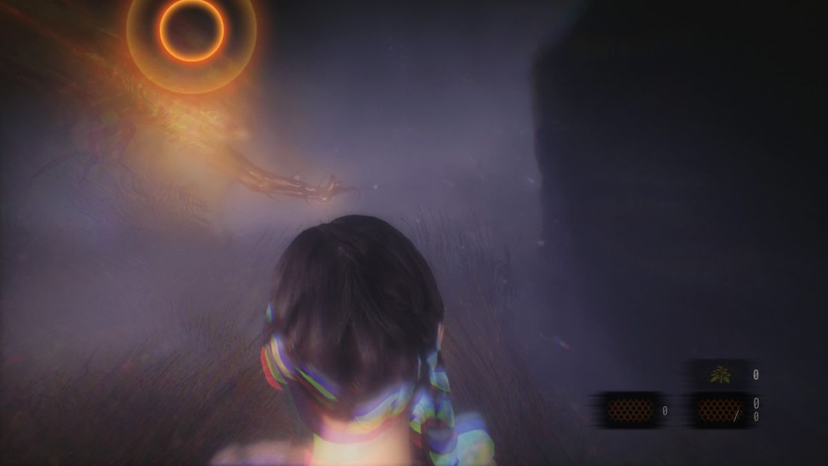 Resident Evil: Revelations 2 - Extra Episode 2: Little Miss (PlayStation 4) screenshot: Monster bugs are emitting strange sound distorting the picture when it their proximity