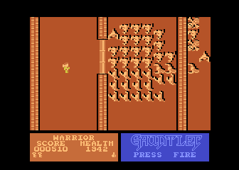 Gauntlet (Atari 8-bit) screenshot: An aweful lot of ghosts wait behind that door