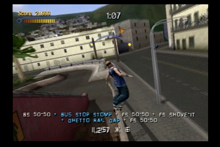 Tony Hawk's Pro Skater 3 (PlayStation 2) screenshot: Doing multiple trick combinations will greatly increase your points.