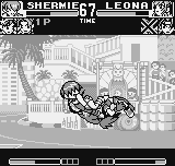 King of Fighters R-1 (Neo Geo Pocket) screenshot: Shermie giving a looping in Leona in her move Shermie Spiral: the impact promises to be strong...