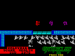 Gauntlet II (ZX Spectrum) screenshot: Be careful opening that door!