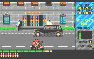 Sharkey's Moll (Atari ST) screenshot: Going past a building