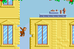 Curious George (Game Boy Advance) screenshot: Climbing up a building