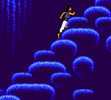 Disney's Aladdin (Game Gear) screenshot: Climbing up...