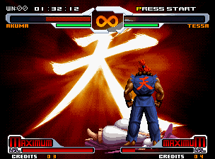 SVC Chaos: SNK vs. Capcom (Neo Geo) screenshot: The human-demon Akuma does his classic, dangerous and redesigned Raging Demon.