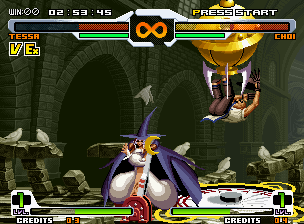 SVC Chaos: SNK vs. Capcom (Neo Geo) screenshot: Tessa applies her Exceed Meteor Fall in Choi: the clawed-little-guy found a big trouble!