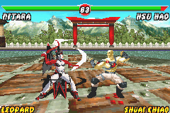 Mortal Kombat: Tournament Edition (Game Boy Advance) screenshot: Nitara tries a counterattack against Hsu Hao and is about to finish one of her Weapon Moves.