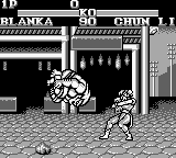 Street Fighter II (Game Boy) screenshot: Chun-Li is always prepared to defend itself of inopportune attacks.