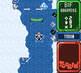 Toobin' (Game Boy Color) screenshot: The Eskimos throw spears.