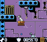 Disney's 102 Dalmatians: Puppies to the Rescue (Game Boy Color) screenshot: K9 has learned to shoot in this level.
