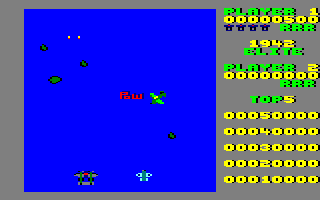 1942 (Amstrad CPC) screenshot: Shoot a group of planes, then get the POW icon to upgrade your weapons
