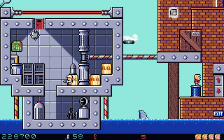 Secret Agent HD (Windows) screenshot: I now have four lives instead of three. I had to switch to easiest difficulty level after I found myself unable to complete the first jetpack level. I am ambitious anyway...