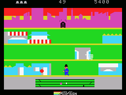 Keystone Kapers (MSX) screenshot: Watch out for that ball bouncing towards you...