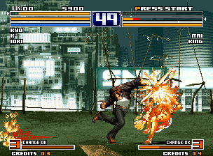 The King of Fighters 2003 (Neo Geo) screenshot: Kyo's DM 182 Shiki is back and Mai was the victim of its power now!