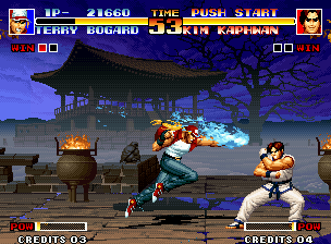 The King of Fighters '94 (Neo Geo) screenshot: Bundling a lot of energy in a single move is a good strategy.