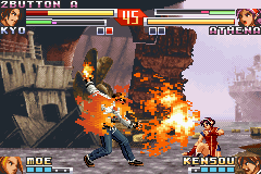 The King of Fighters EX2: Howling Blood (Game Boy Advance) screenshot: Fearing that Athena (now recovered) attacks first, Kyo executes his DM Orochinagi as a precaution.