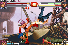 The King of Fighters EX2: Howling Blood (Game Boy Advance) screenshot: Fighting against Jun: this time, Clark wasn't fast enough to avoid her SDM Chop Buster Excellent...