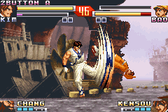 The King of Fighters EX2: Howling Blood (Game Boy Advance) screenshot: With a fast and massive kick, Kim is almost connecting in Bao the 2nd hit of his move Comet Crusher.