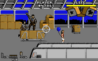 Die Hard 2: Die Harder (Amiga) screenshot: Don't shoot little girls